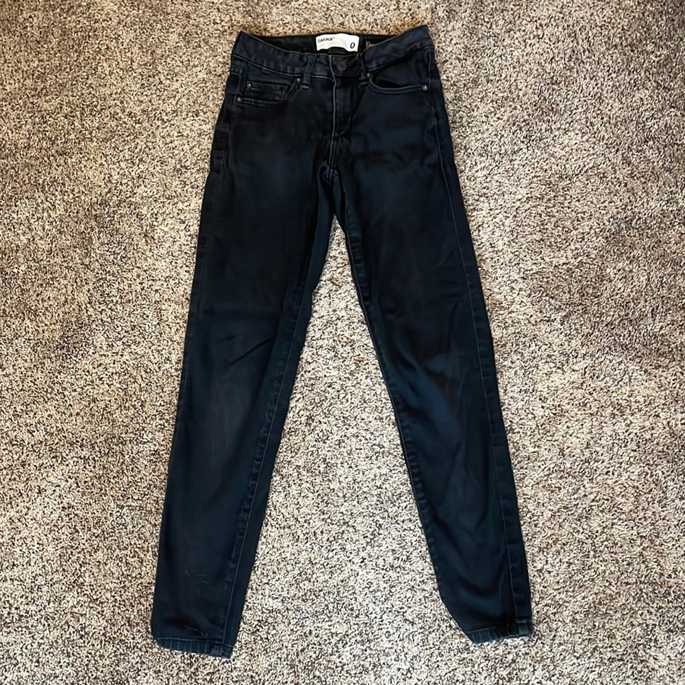 Woman’s Non-Ripped Black Jeans